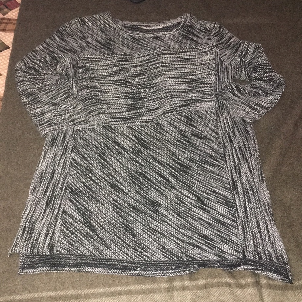 3 quarter sleeve heather gray knit top/sweater